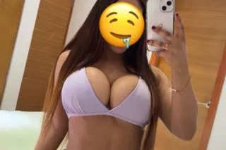 the best Latina in the area wi... - Image 1