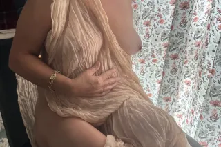 Relax with mature beautiful La... - Image 2