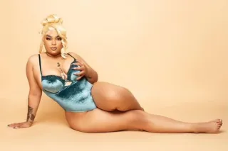 Freaky with a Fat Ass 🍑Pretty Feet 👣 Pink Shaved Pussy 🌷Thick thighs - Image 5