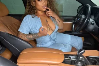 Freaky with a Fat Ass 🍑Pretty Feet 👣 Pink Shaved Pussy 🌷Thick thighs - Image 6