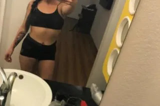 Let me satisfy your cravings daddy 🌹🔥 150 gets u 45 min with me and includes the comfort of the nexx. - Image 5