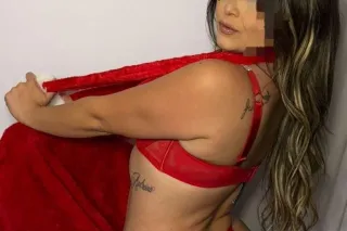 hermosa latina recien llegada de visita - Image 2