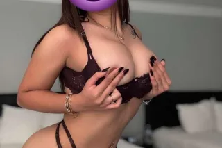 sexy complaciente latina - Image 1